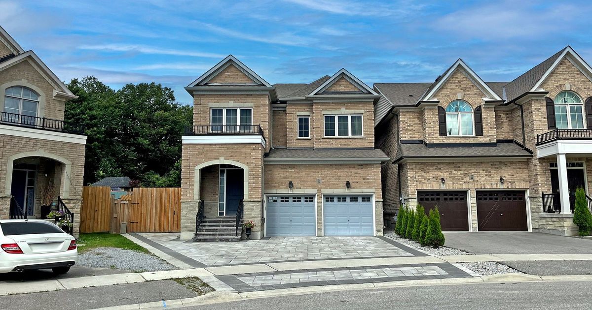 20 Clara May Avenue East Gwillimbury