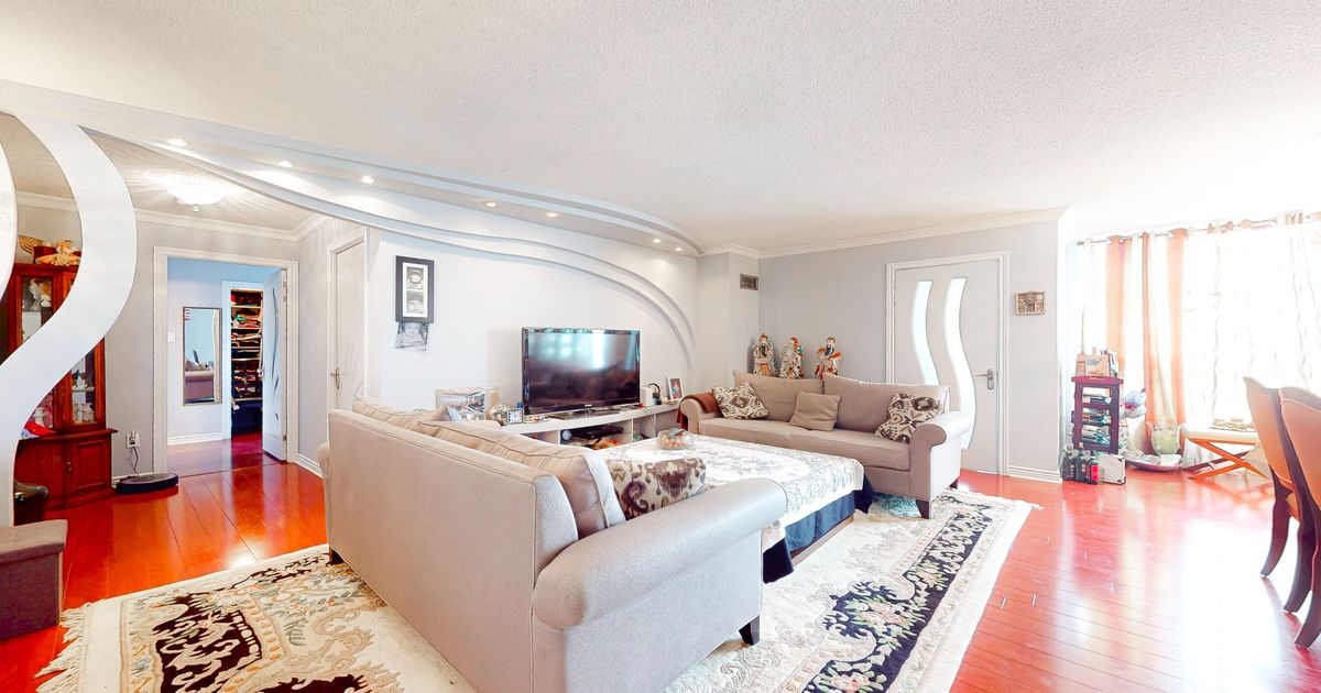1 Clark Avenue W Vaughan