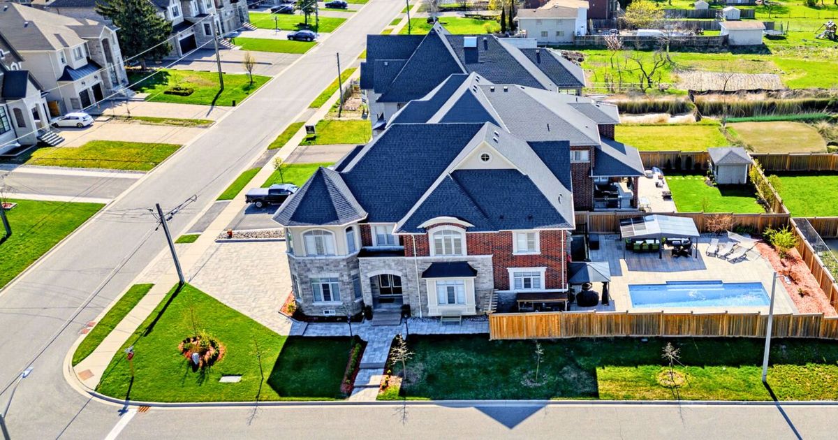 70 Bond Crescent Richmond Hill