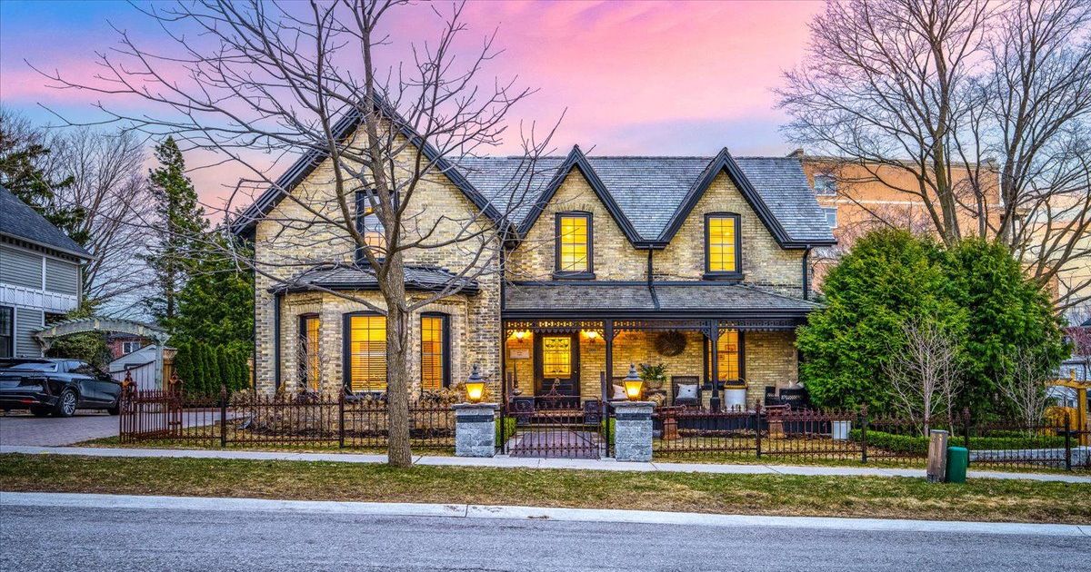 11 Catherine Avenue Aurora