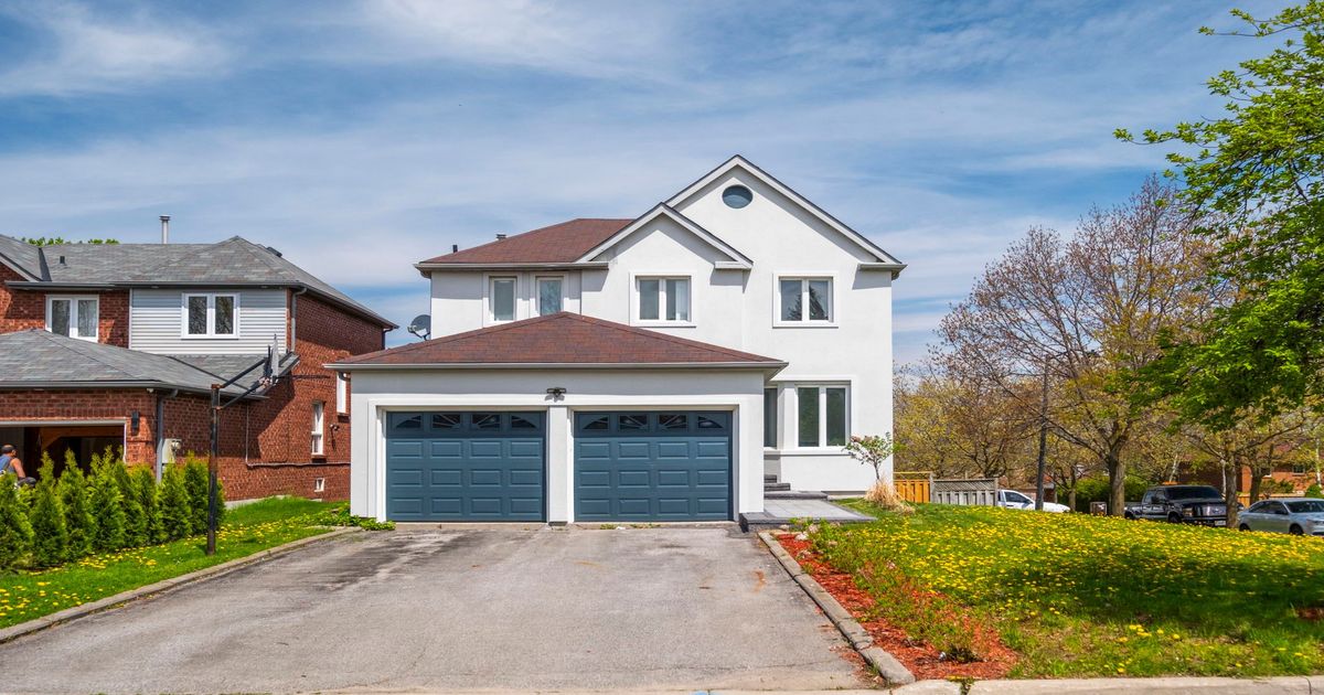 88 Bonny Meadows Drive Aurora