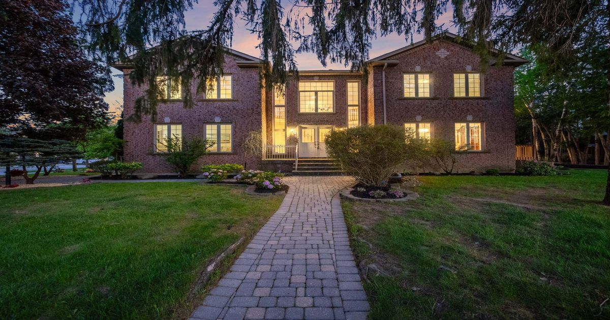8 Tivoli Avenue Richmond Hill