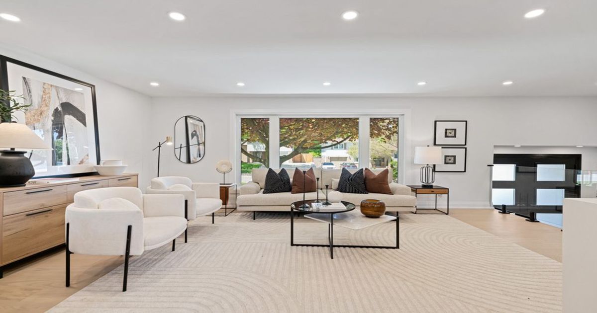 45 Hill Drive Aurora