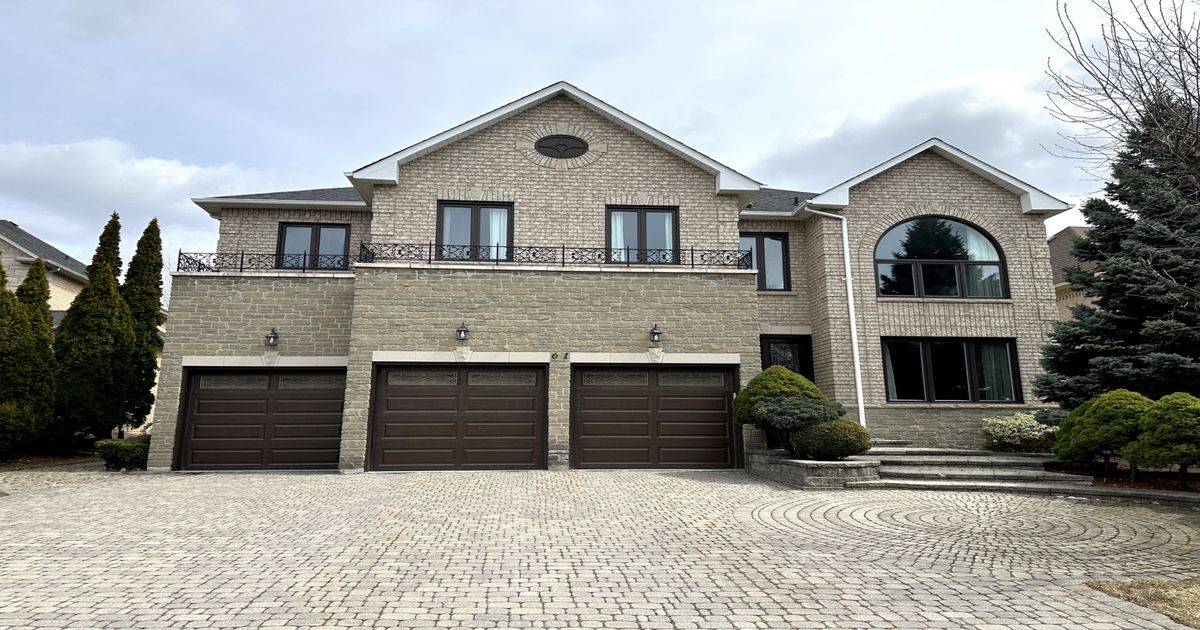 61 Henricks Crescent Richmond Hill