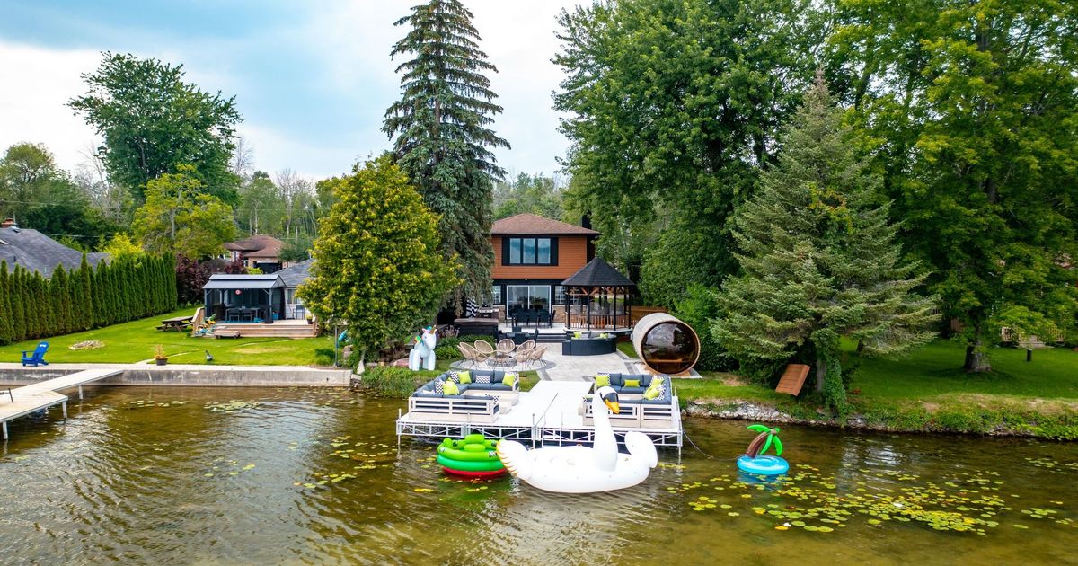 943 Barry Avenue Innisfil