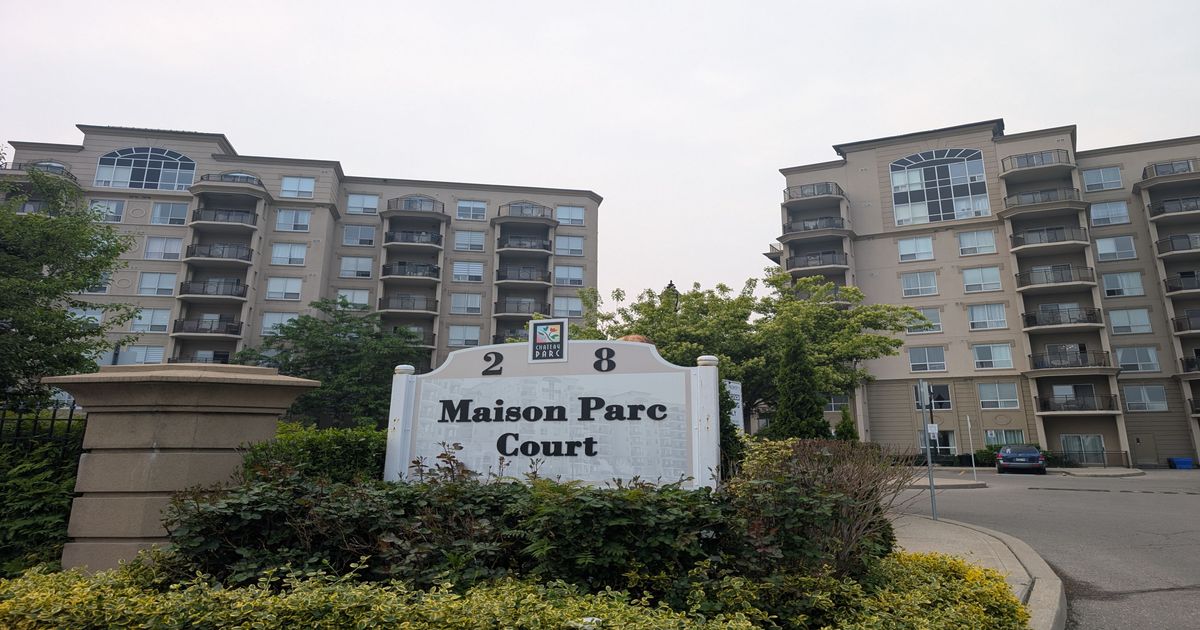 8 Maison Parc Court Vaughan