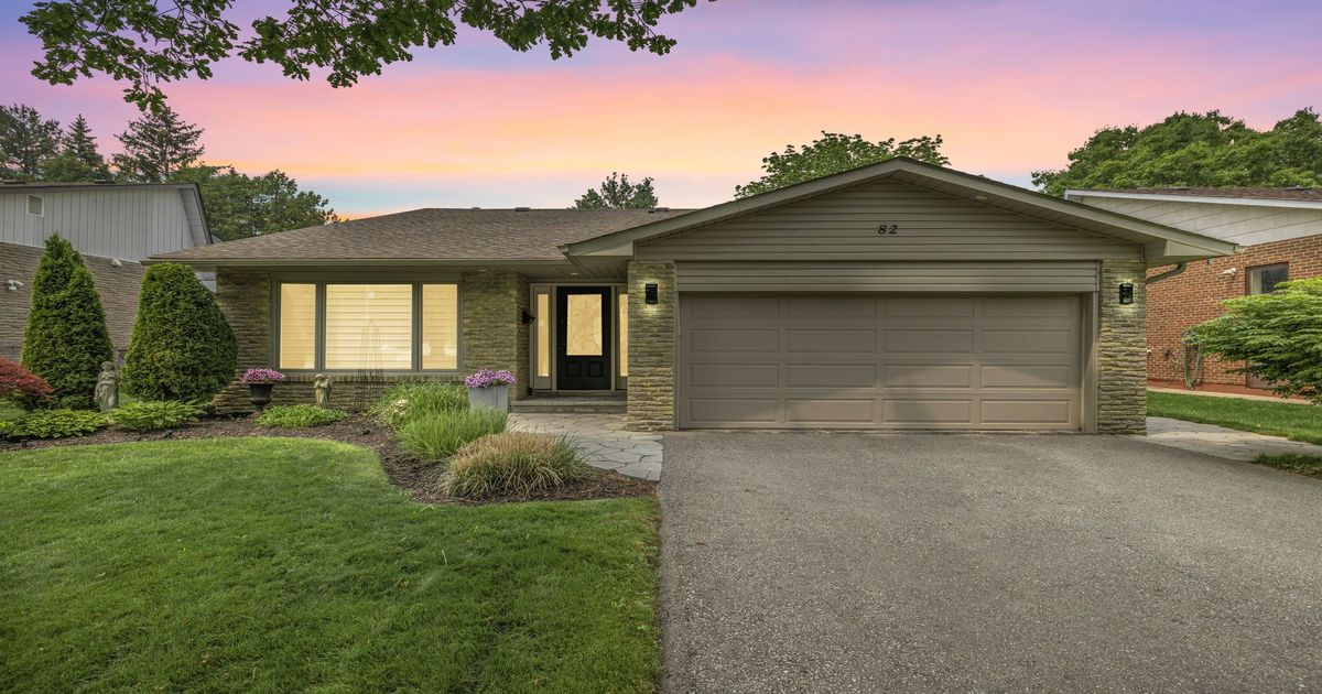 82 Fairway Drive Aurora