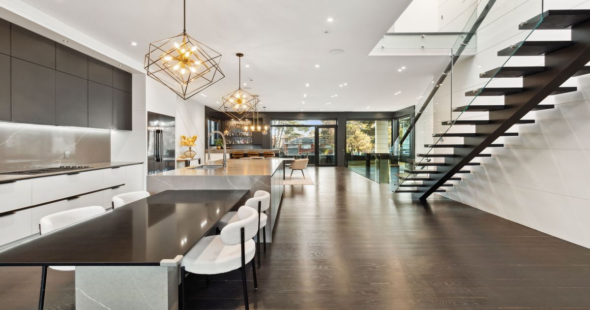 156 Garden Avenue Richmond Hill
