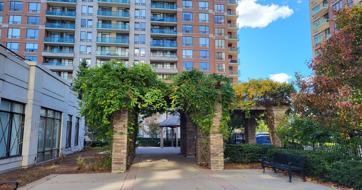 350 Red Maple Road Richmond Hill