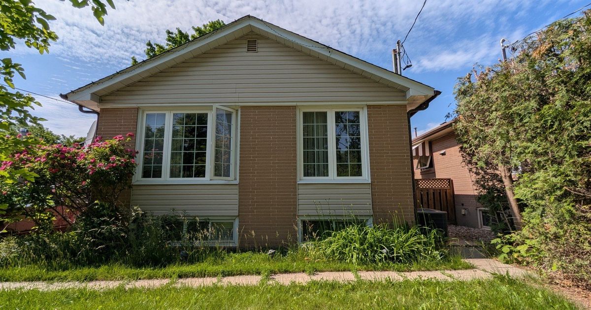 377 Centre Street E Richmond Hill