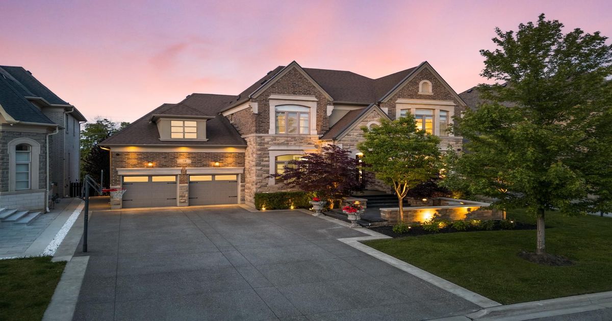59 Sarracini Crescent E Vaughan