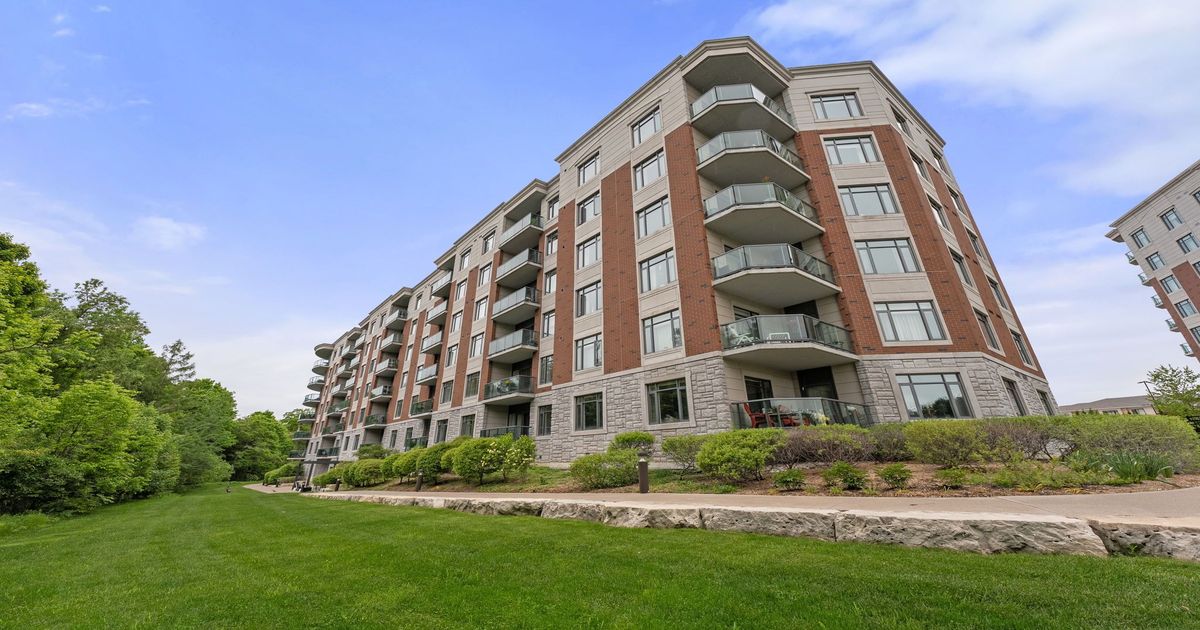 420 William Graham Drive Aurora