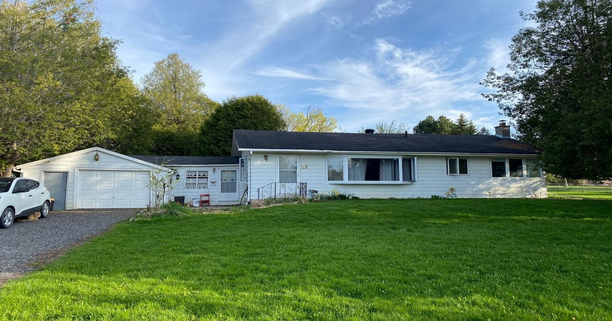 25 Sharon Boulevard East Gwillimbury