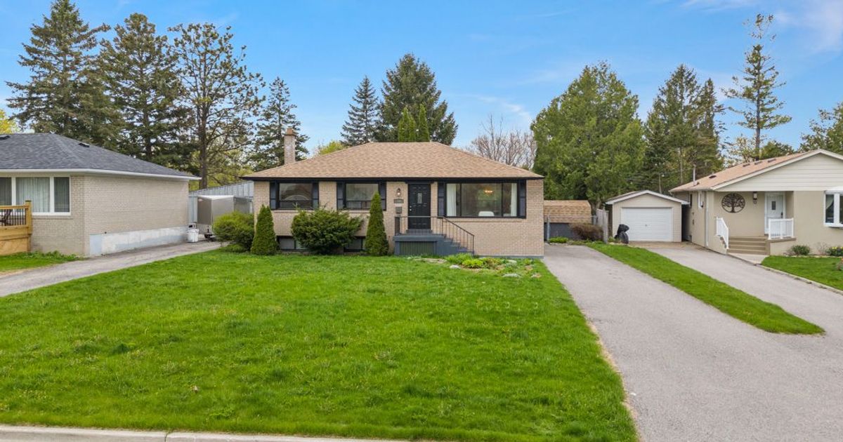 14 Webster Drive Aurora