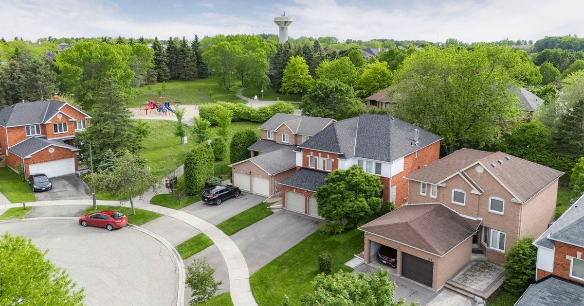 41 Bonny Meadows Drive Aurora