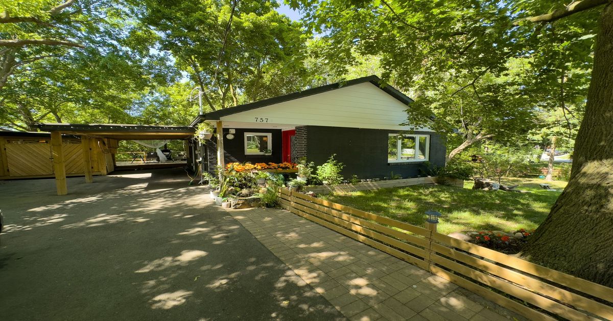 757 Srigley Street Newmarket