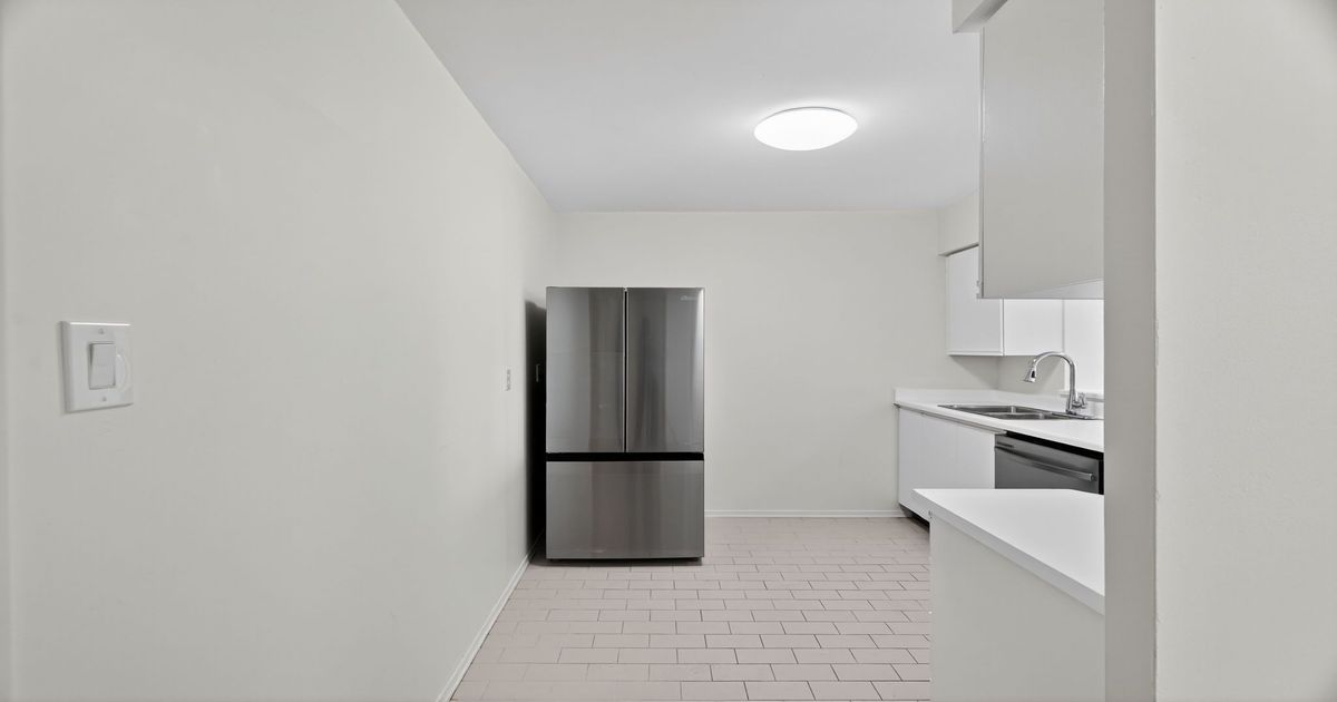 326 Major Mackenzie Drive E Richmond Hill