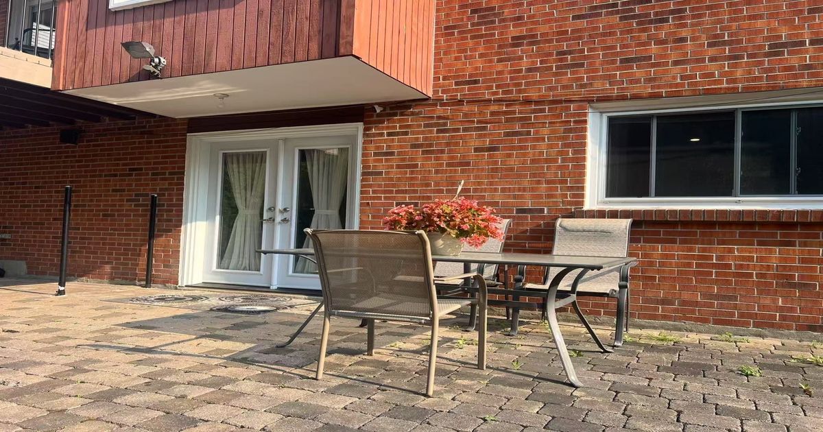 8 Pine Knoll Gate Markham