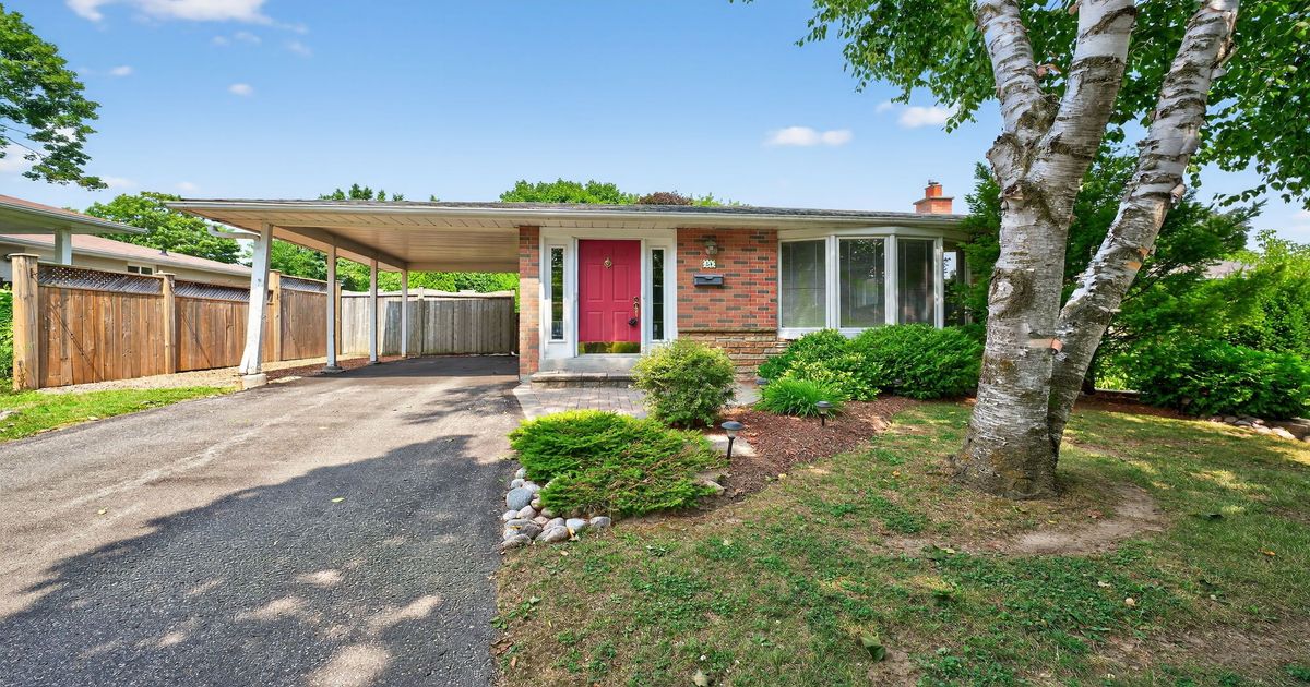 54 Devins Drive Aurora