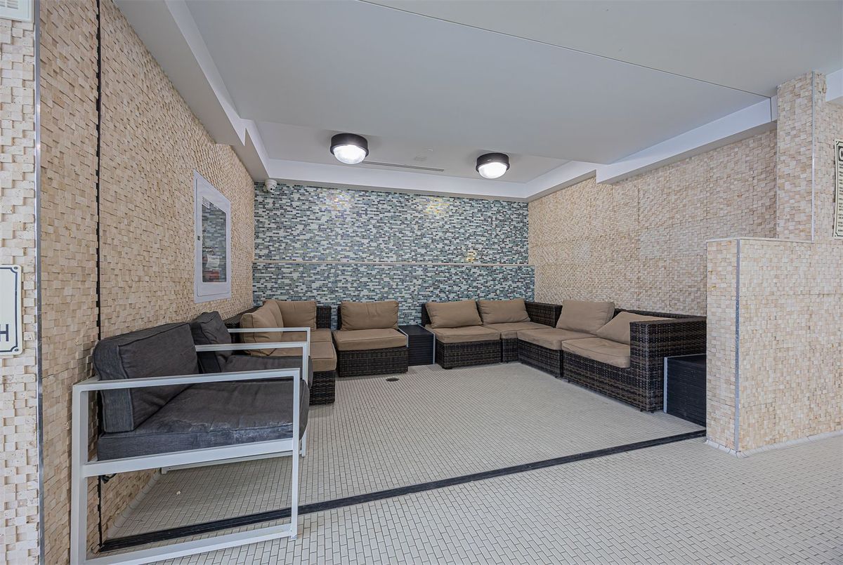 9090 Yonge Street Richmond Hill 9090 Yonge Street Richmond Hill