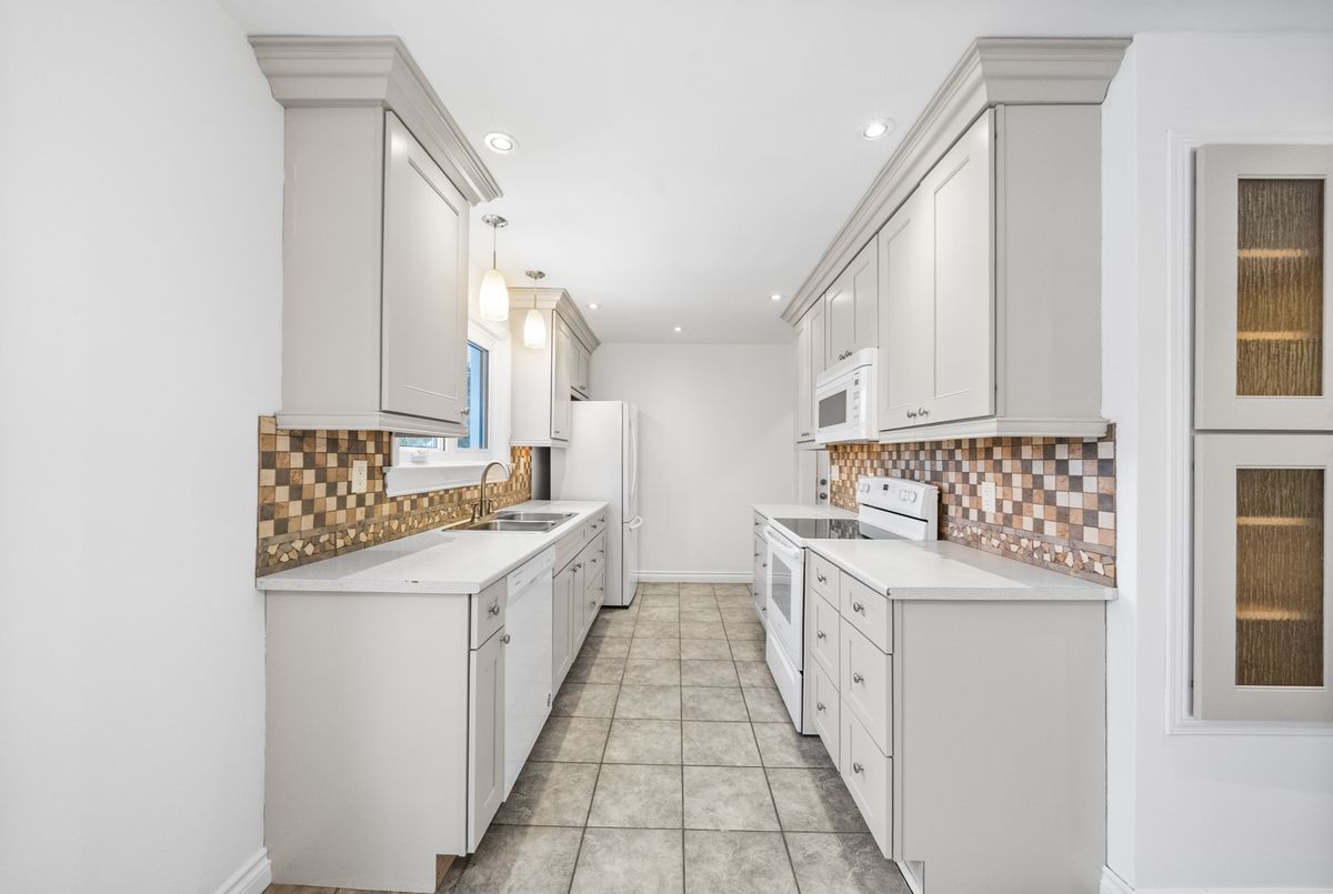 49 May Avenue East Gwillimbury 49 May Avenue East Gwillimbury