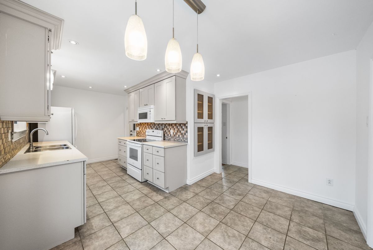 49 May Avenue East Gwillimbury 49 May Avenue East Gwillimbury