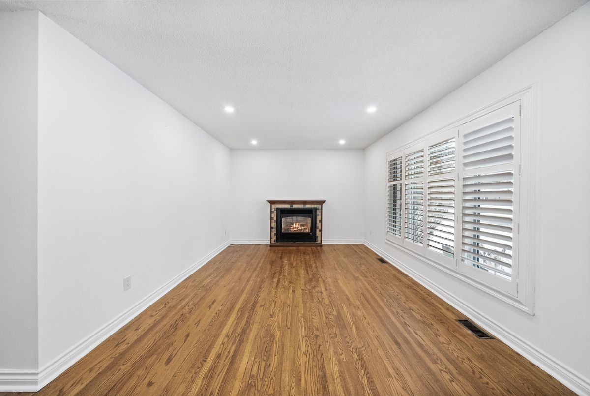 49 May Avenue East Gwillimbury 49 May Avenue East Gwillimbury