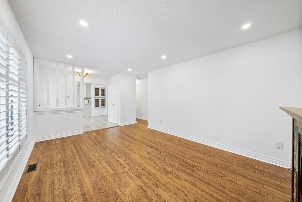 49 May Avenue East Gwillimbury 49 May Avenue East Gwillimbury