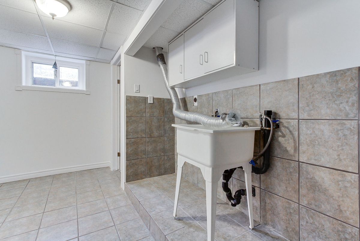 72 Monkswood Crescent Newmarket 72 Monkswood Crescent Newmarket