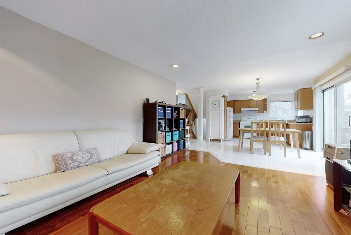 82 Littleleaf Crescent Markham 82 Littleleaf Crescent Markham