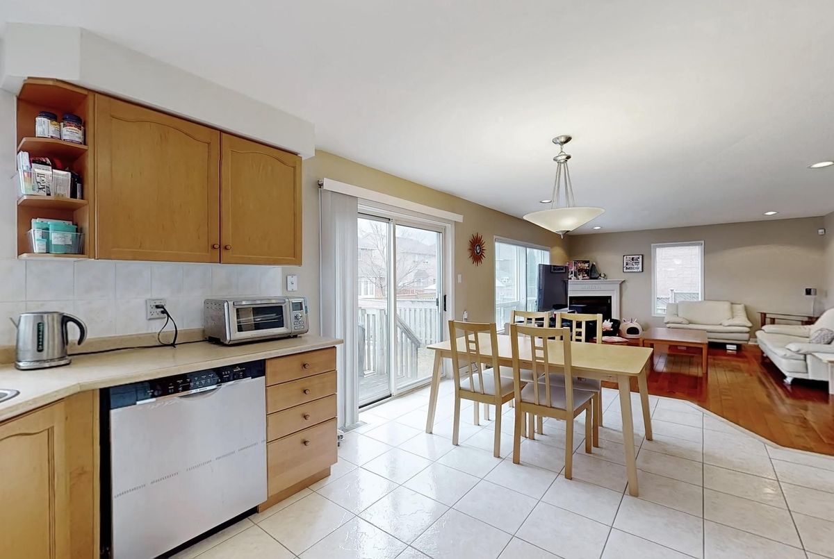 82 Littleleaf Crescent Markham 82 Littleleaf Crescent Markham