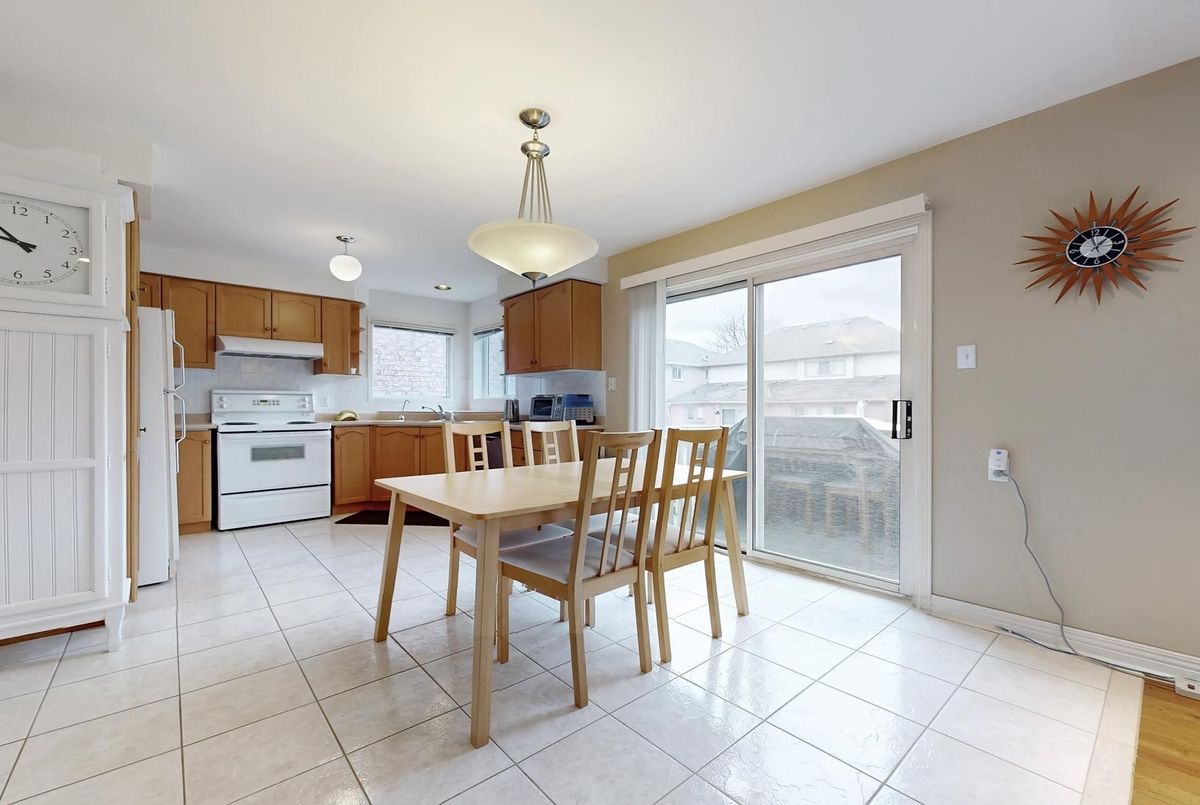 82 Littleleaf Crescent Markham 82 Littleleaf Crescent Markham
