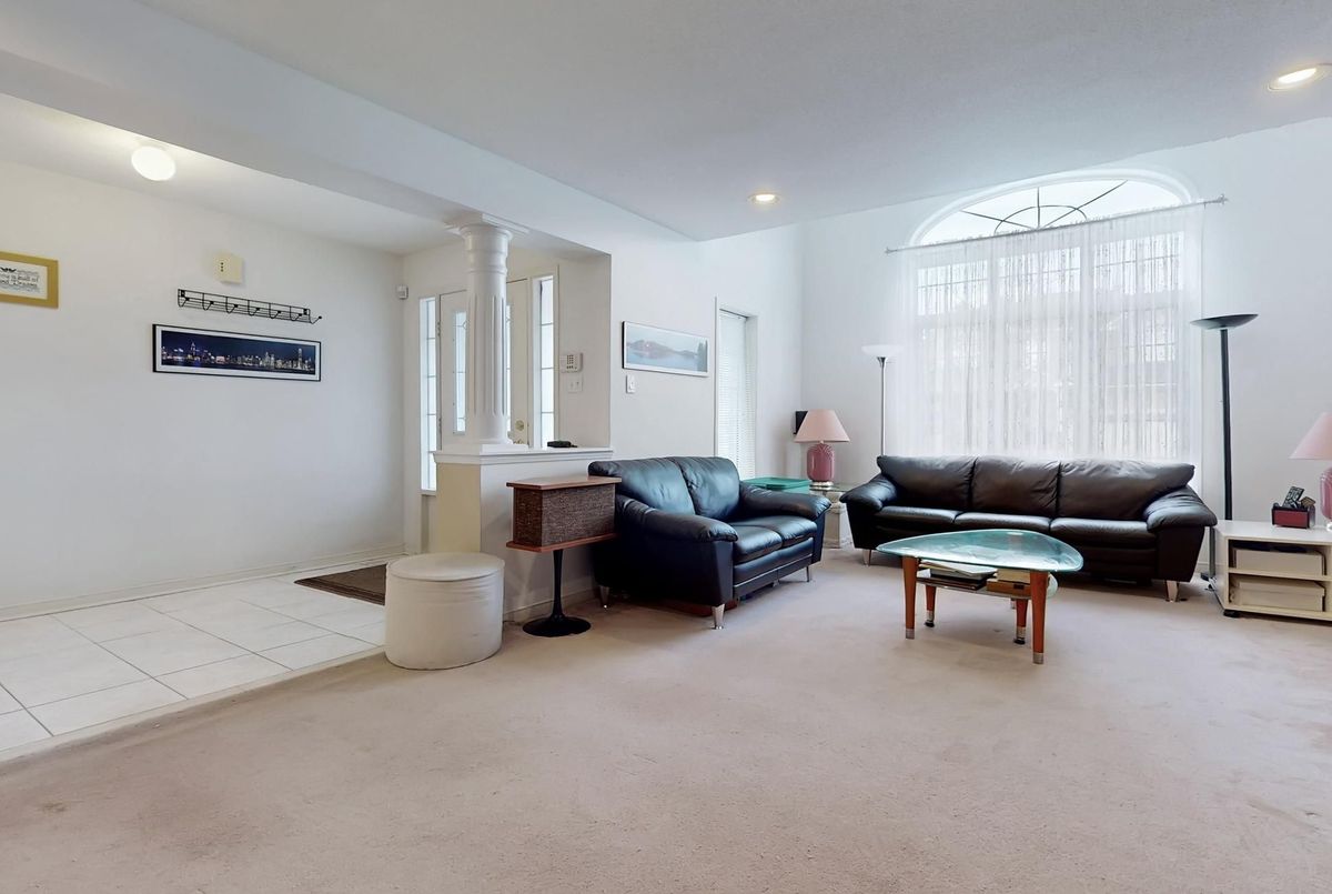 82 Littleleaf Crescent Markham 82 Littleleaf Crescent Markham
