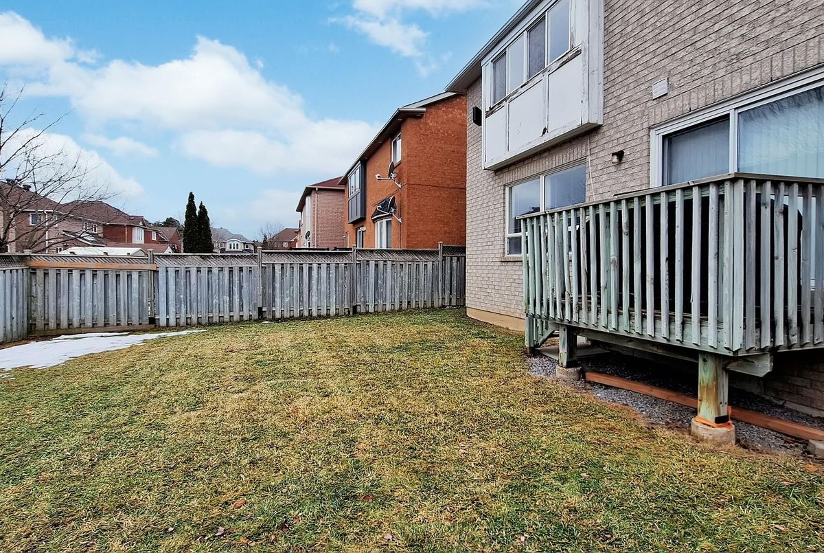 82 Littleleaf Crescent Markham 82 Littleleaf Crescent Markham