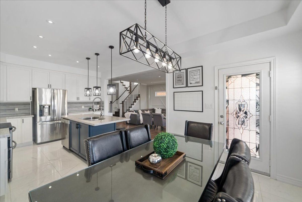 28 West Park Avenue Bradford West Gwillimbury 28 West Park Avenue Bradford West Gwillimbury