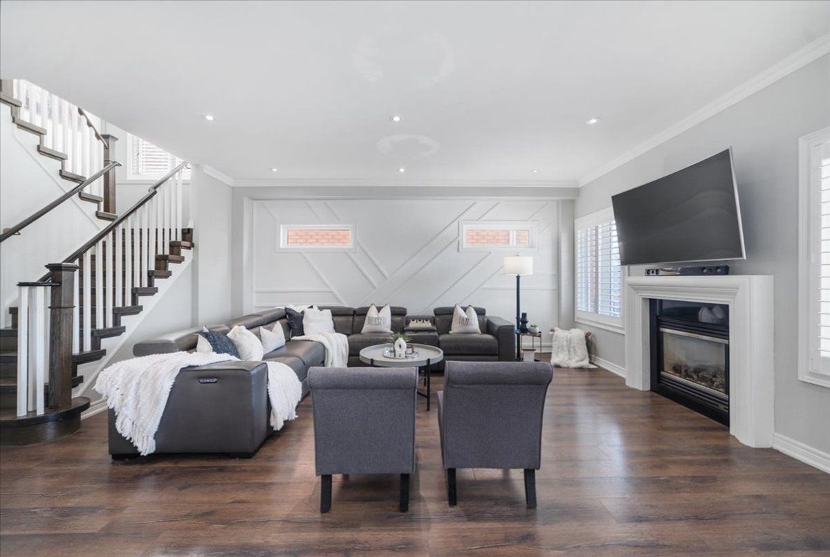 28 West Park Avenue Bradford West Gwillimbury 28 West Park Avenue Bradford West Gwillimbury