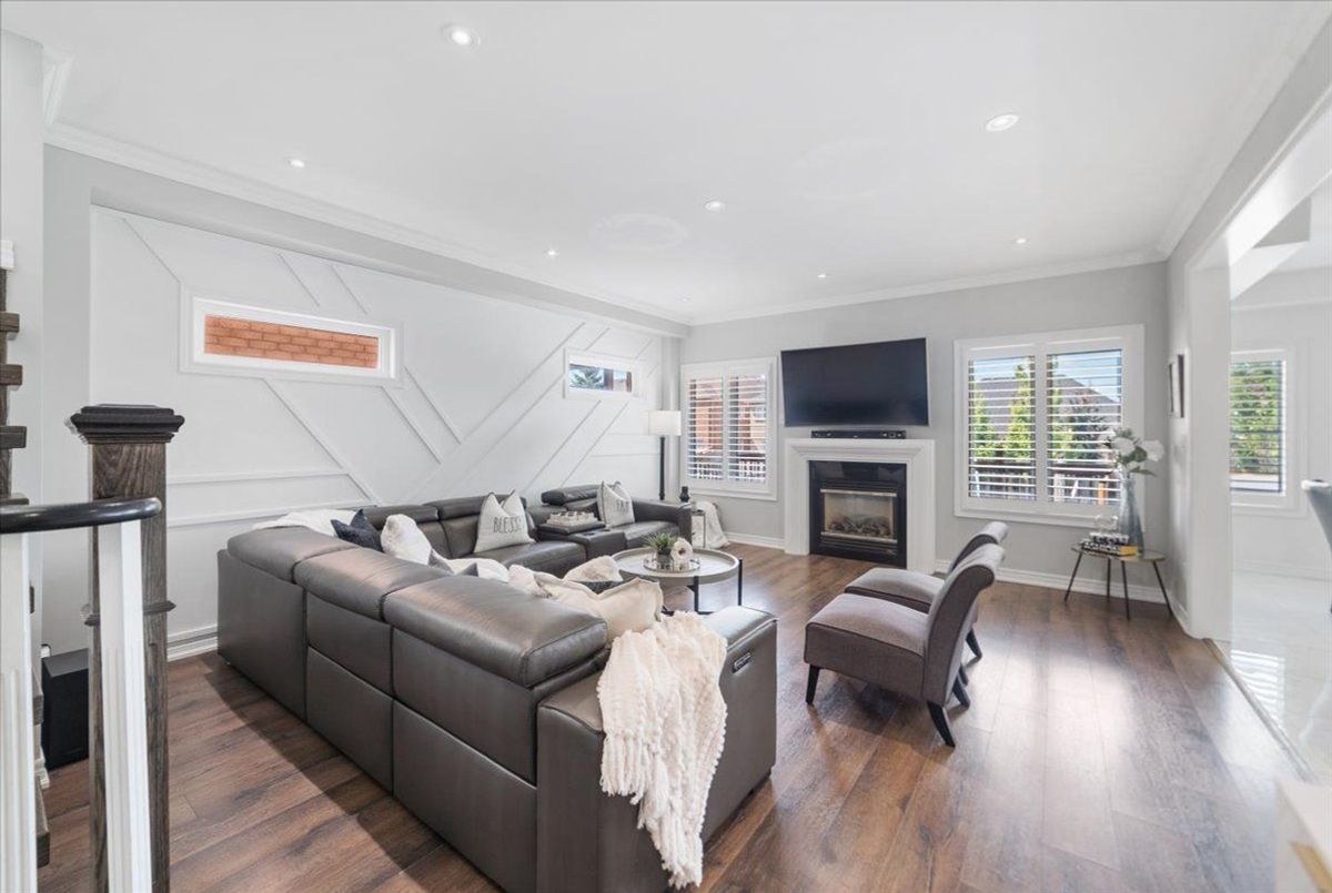 28 West Park Avenue Bradford West Gwillimbury 28 West Park Avenue Bradford West Gwillimbury