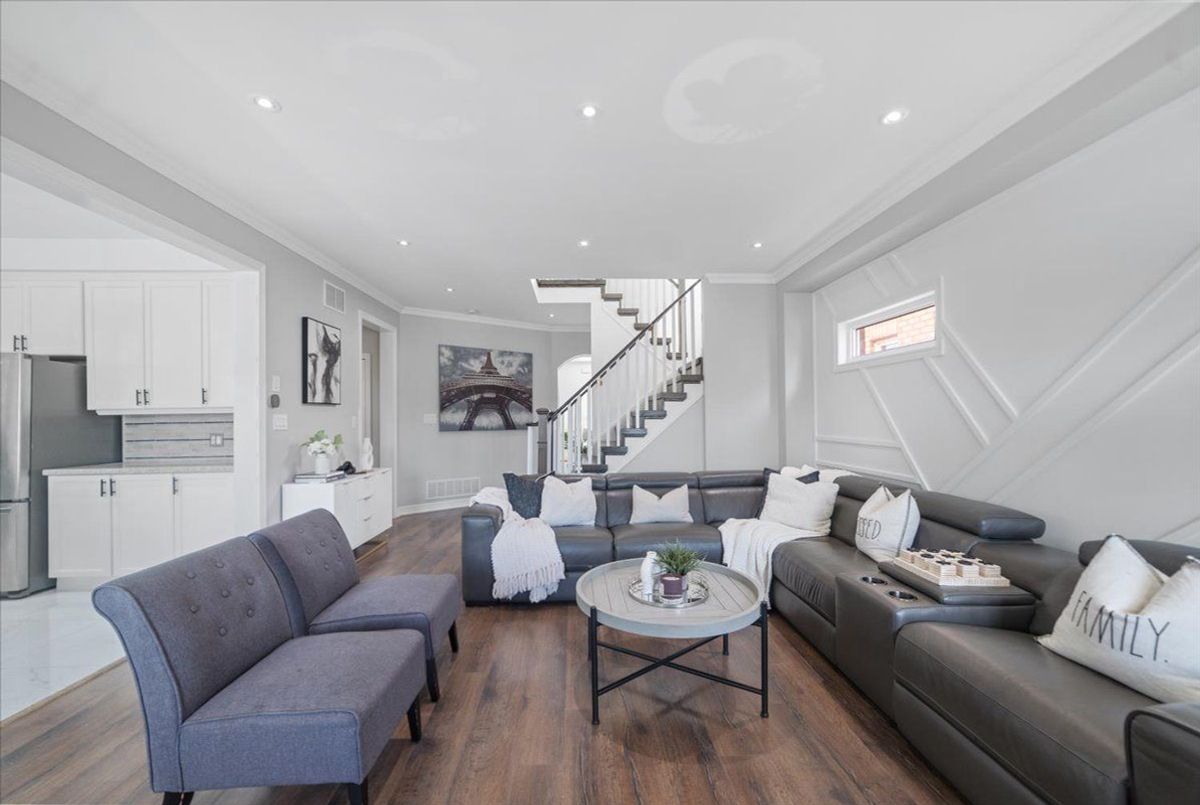 28 West Park Avenue Bradford West Gwillimbury 28 West Park Avenue Bradford West Gwillimbury