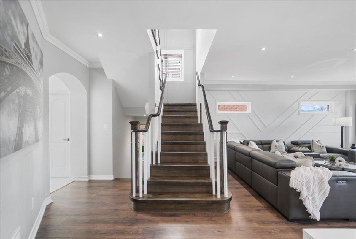 28 West Park Avenue Bradford West Gwillimbury 28 West Park Avenue Bradford West Gwillimbury