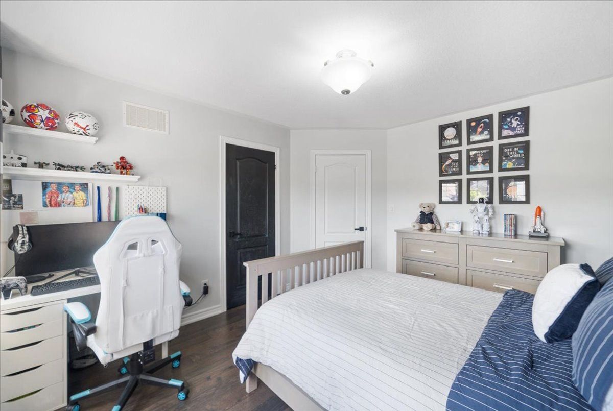 28 West Park Avenue Bradford West Gwillimbury 28 West Park Avenue Bradford West Gwillimbury