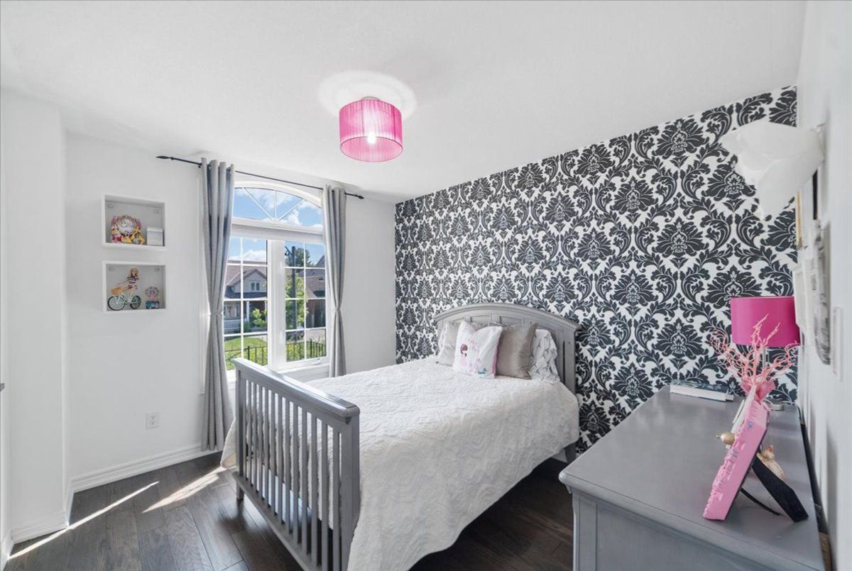 28 West Park Avenue Bradford West Gwillimbury 28 West Park Avenue Bradford West Gwillimbury