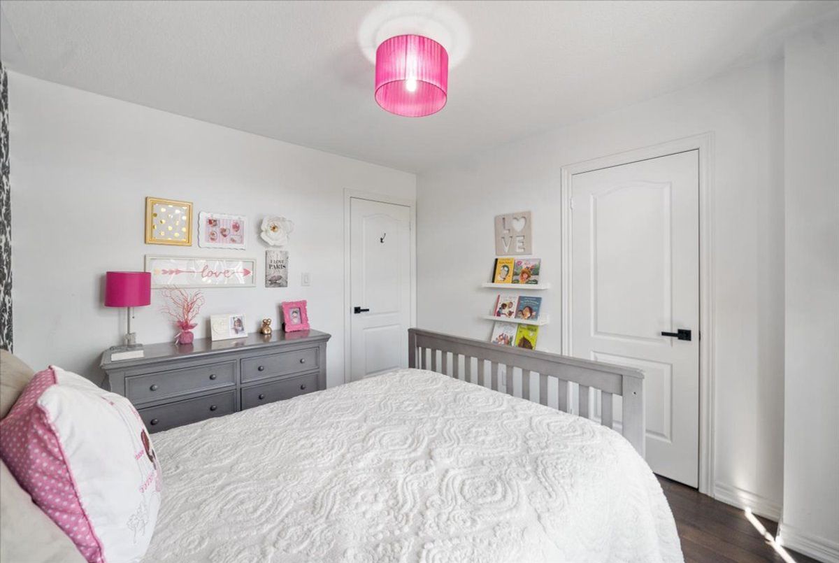 28 West Park Avenue Bradford West Gwillimbury 28 West Park Avenue Bradford West Gwillimbury