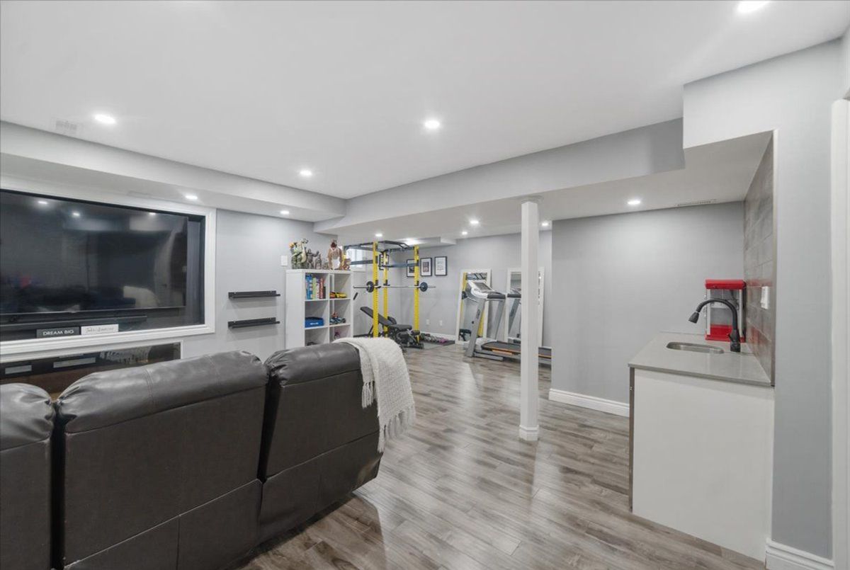 28 West Park Avenue Bradford West Gwillimbury 28 West Park Avenue Bradford West Gwillimbury