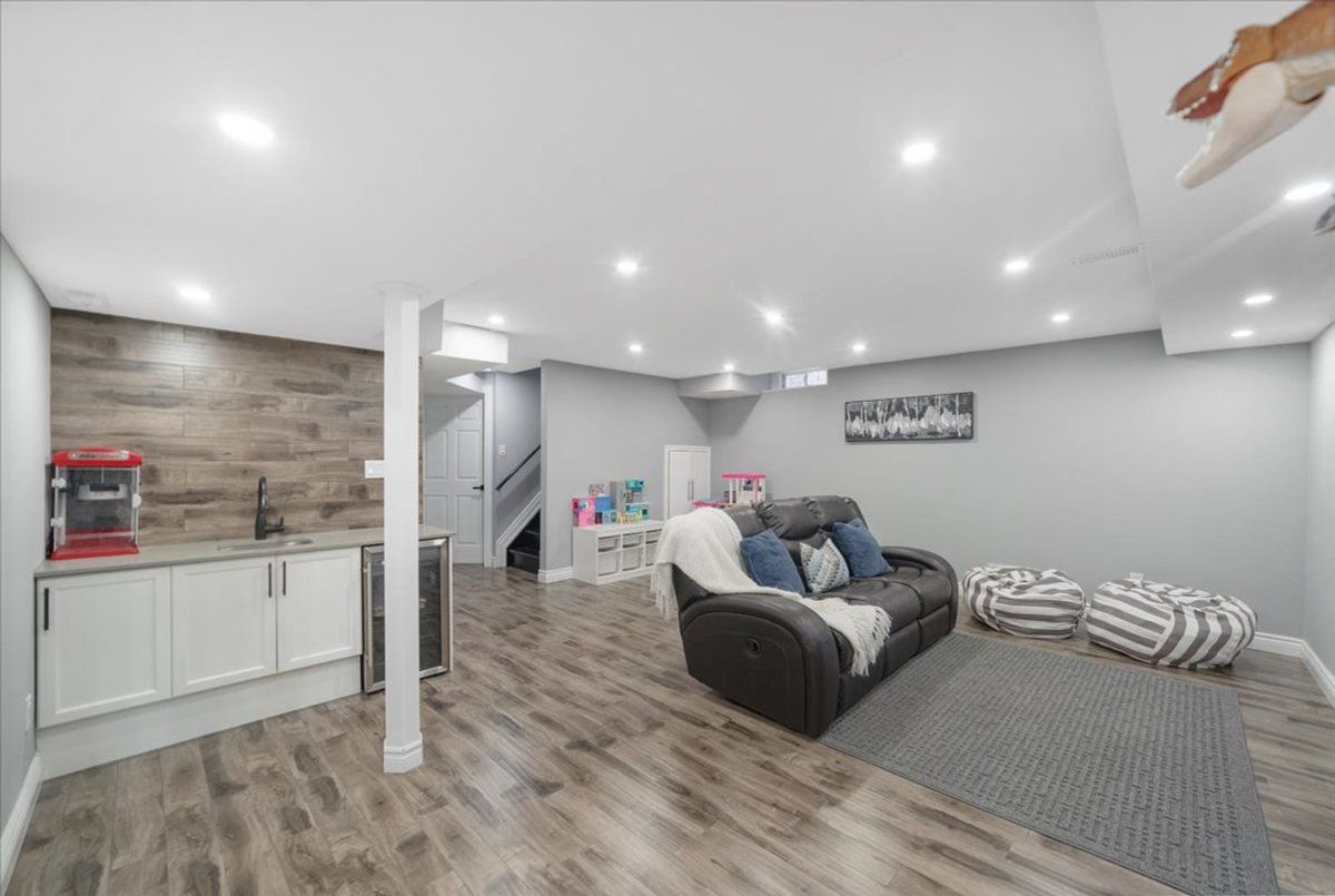 28 West Park Avenue Bradford West Gwillimbury 28 West Park Avenue Bradford West Gwillimbury