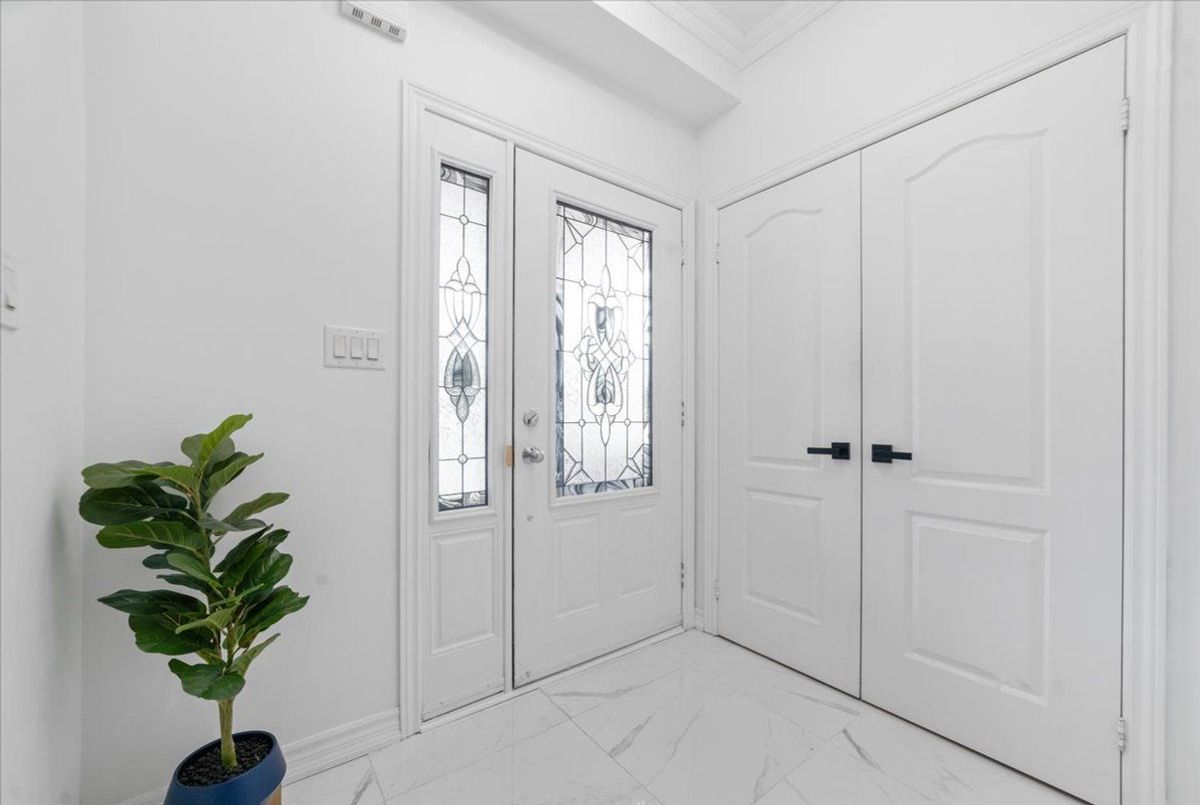 28 West Park Avenue Bradford West Gwillimbury 28 West Park Avenue Bradford West Gwillimbury