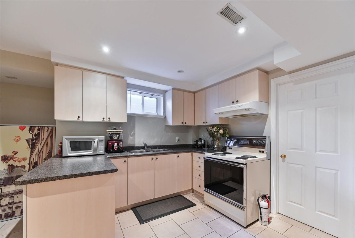 581 Wycliffe Avenue Vaughan 581 Wycliffe Avenue Vaughan