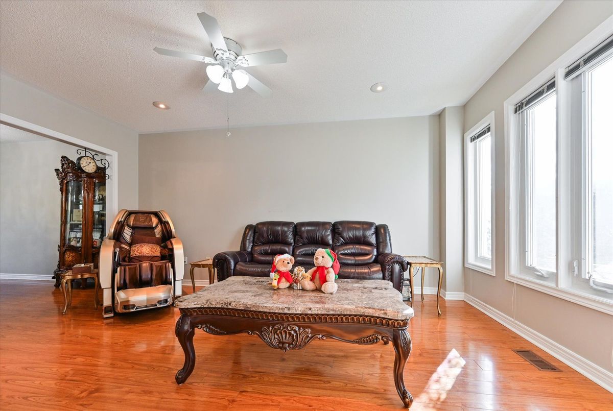 581 Wycliffe Avenue Vaughan 581 Wycliffe Avenue Vaughan