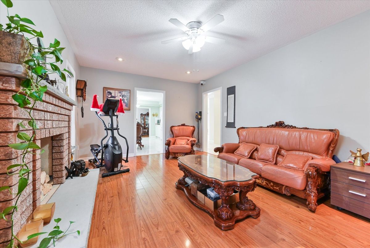 581 Wycliffe Avenue Vaughan 581 Wycliffe Avenue Vaughan