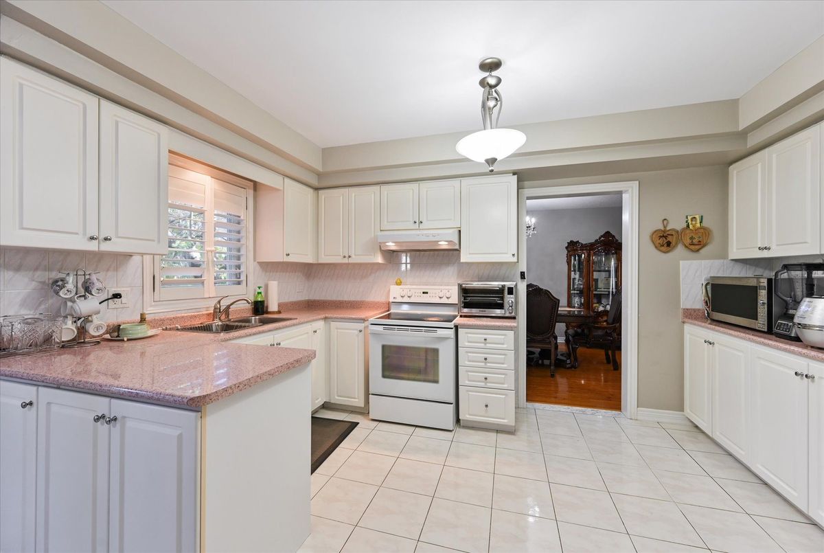 581 Wycliffe Avenue Vaughan 581 Wycliffe Avenue Vaughan