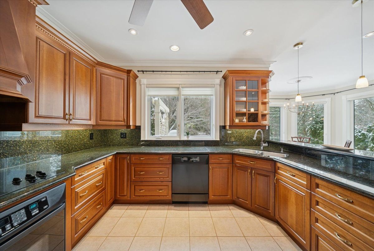 9 Winterport Court Richmond Hill 9 Winterport Court Richmond Hill